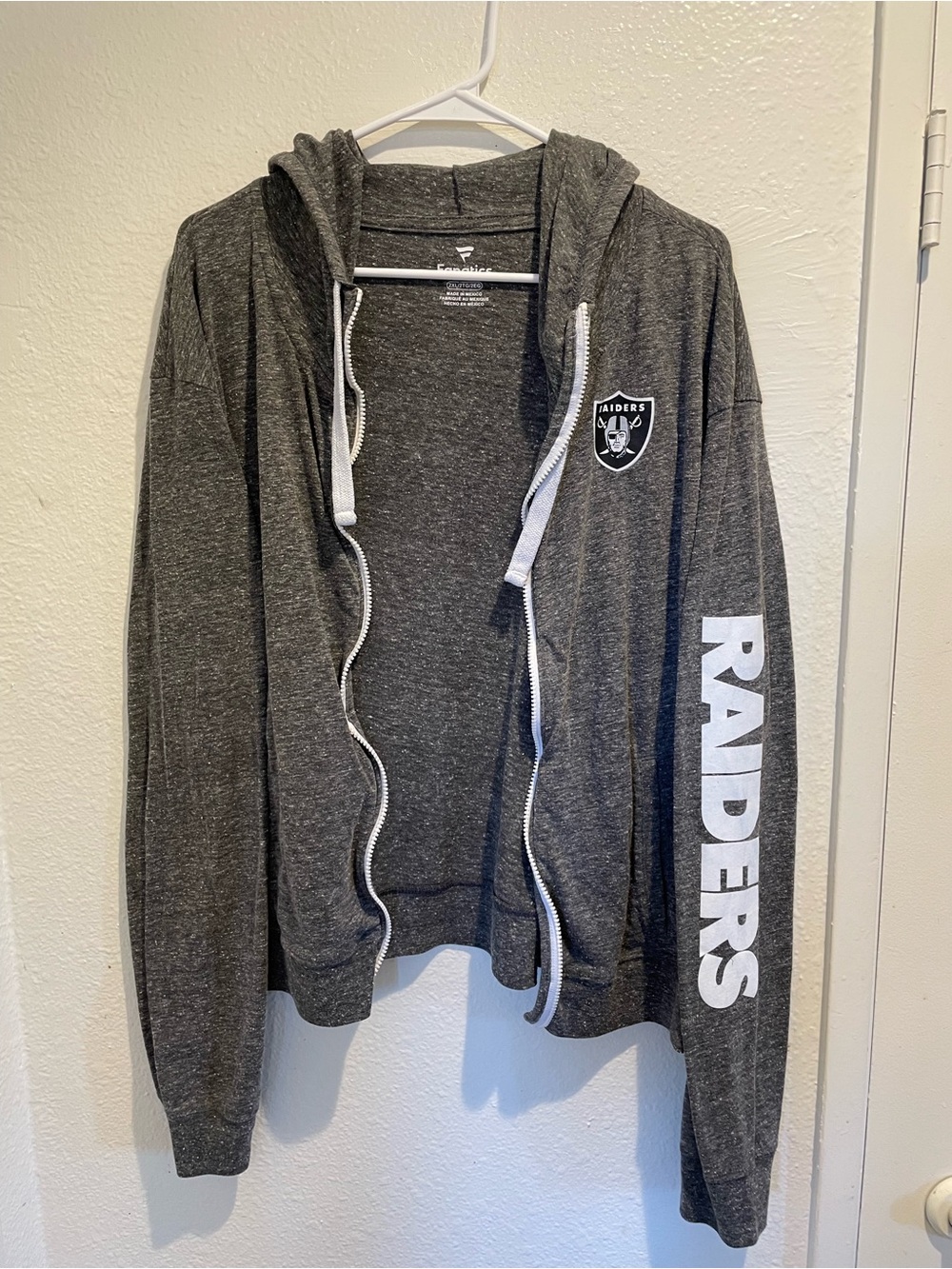 🏈 Las Vegas Raiders Women’s Full-Zip Hoodie ⚔️ (Needs Zipper Repair)